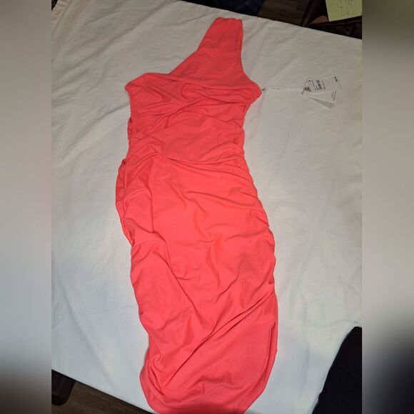 Good American One-Shoulder Ruched Mini Party Dress in Fiery Coral size Small NWT - Picture 5 of 7